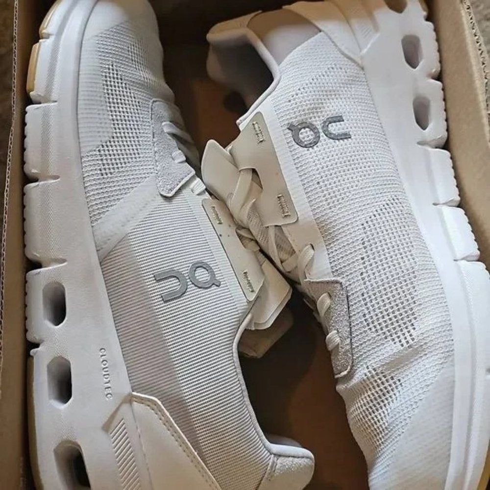 Womens On Cloud Running Cloudrift Sneaker in White Sand Size 10